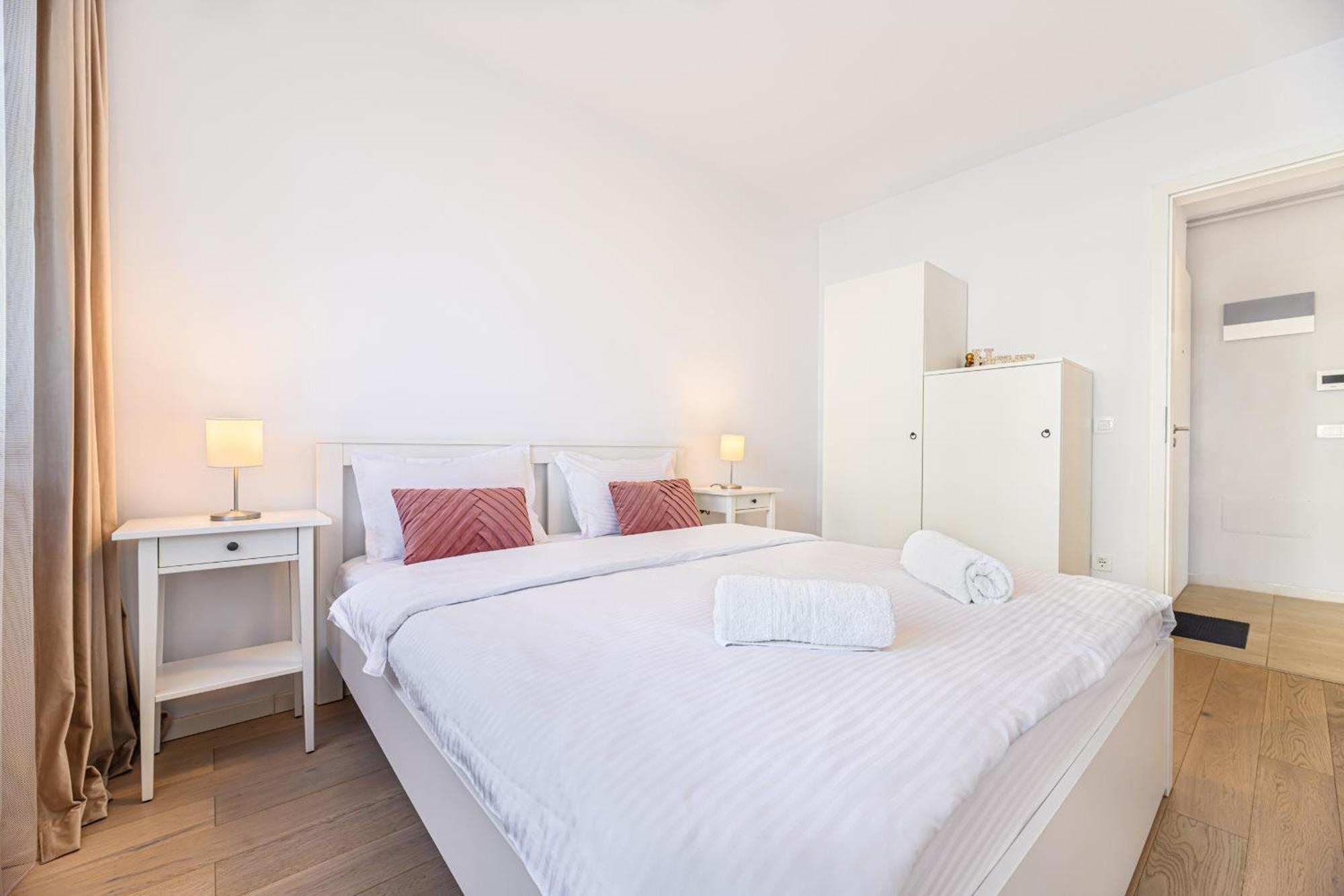 Jad - Luxury 3 Rooms & 2 Rooms Apartments In Kasper, Near Coresi Mall Брашов Екстер'єр фото