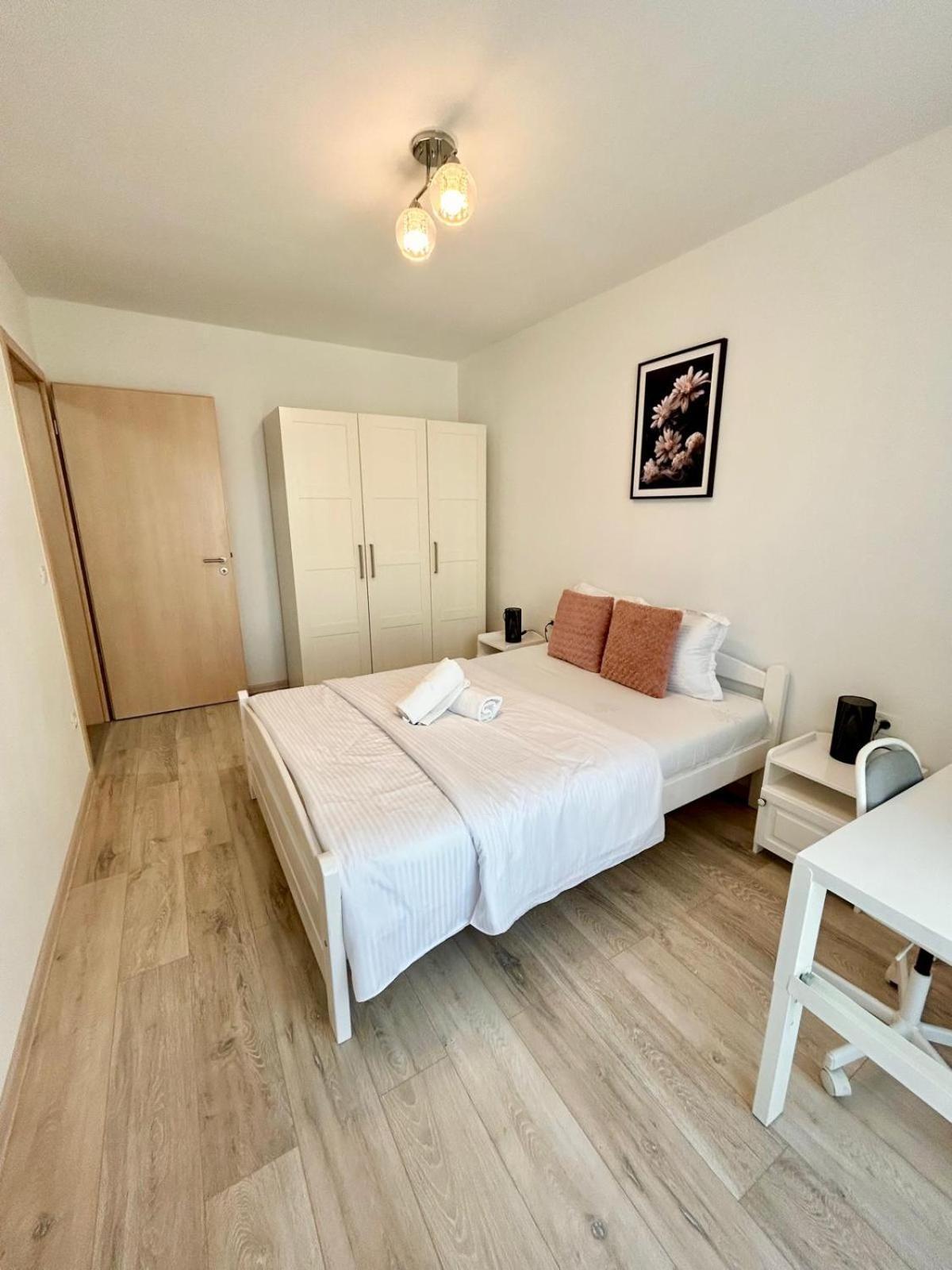 Jad - Luxury 3 Rooms & 2 Rooms Apartments In Kasper, Near Coresi Mall Брашов Екстер'єр фото